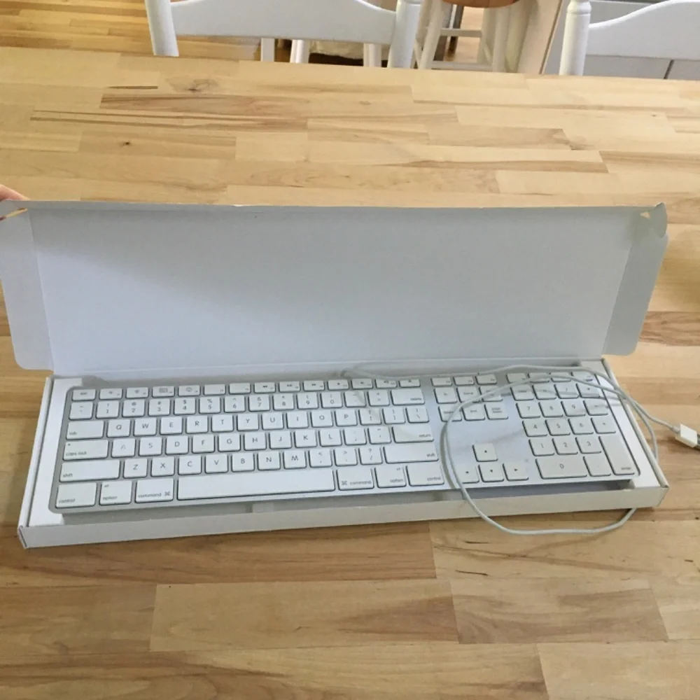 Apple Keyboard - Picture 4 of 4